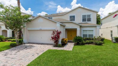 Cumbrian Lakes House | Lucky Charm - Budget-friendly 5 bed vacation home, close to Disney World