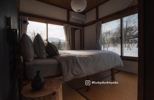 Akakura Onsen House | Lucky Duck Cabin Myoko