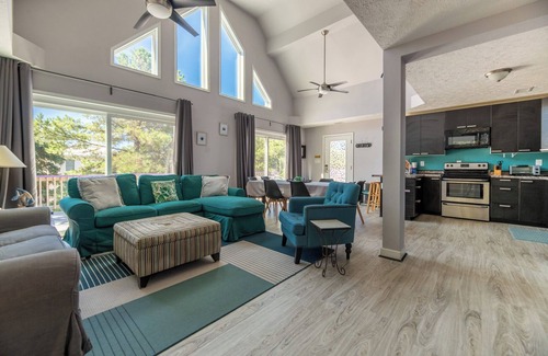 Ocean Sands House | Lucky Fin C7303. 4 Bedroom Corolla Oceanside Retreat, Pets OK!