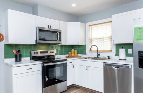 South Louisville House | Lucky Horseshoe | Derby Expo SDF | Garage Parking