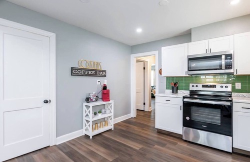 South Louisville House | Lucky Horseshoe | Derby Expo SDF | Garage Parking