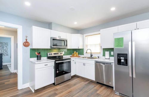 South Louisville House | Lucky Horseshoe | Derby Expo SDF | Garage Parking