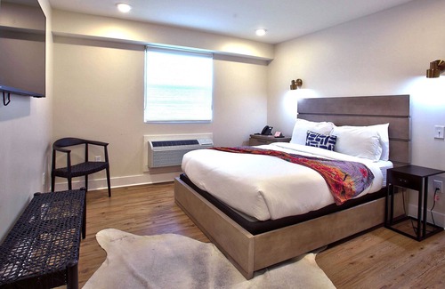 Tulane - Gravier Hotel | Lucky Inn