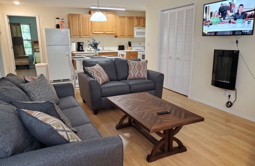 Lost Bridge Village Cottage | Lucky's - Adorable Cottage by the Beaver Lake Sailboat Club