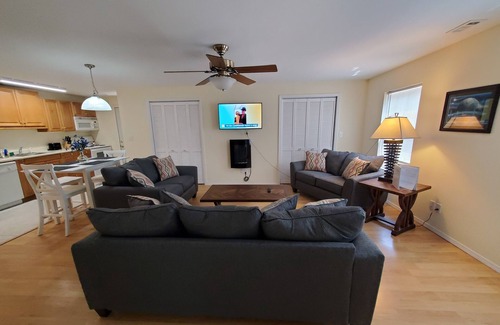 Lost Bridge Village Cottage | Lucky's - Adorable Cottage by the Beaver Lake Sailboat Club