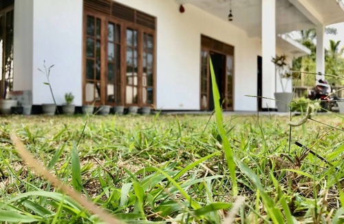 Nikaweratiya Apartment | Lucky’s Place by the Paddy Field