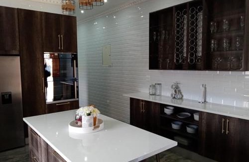 Komani Bed & Breakfast | Lucolo Palace B&B Queenstown