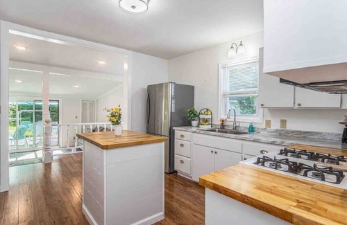 Northern Lower Peninsula House | Ludington Beach House on Lakeshore 1.5 Blocks from the beach