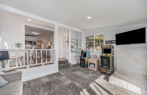 Northern Lower Peninsula House | Ludington Beach House on Lakeshore 1.5 Blocks from the beach