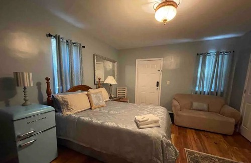 Ludlow Apartment | Ludlow bungalow, 5 minutes to cincy, 15 to cvg