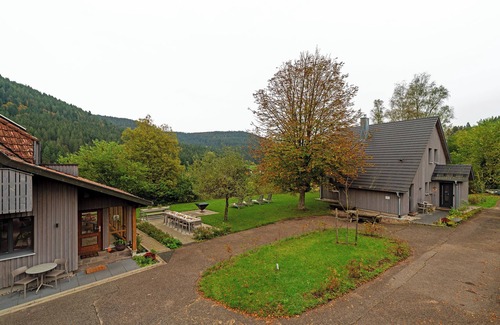 Huzenbach House | 'Lug Ins Tal - 2 Häuser' with Mountain View, Private Terrace and Wi-Fi