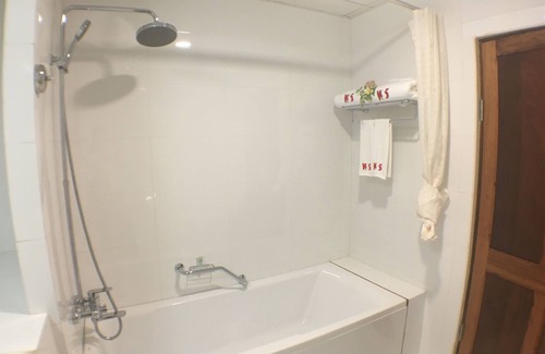 Luganville Hotel | Luganvilla Business Hotel and Restaurant