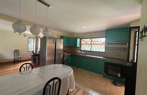 Cuenca House | Lugar para relajarse con tu familia, cerca de la ciudad al mismo tiempo alejado.