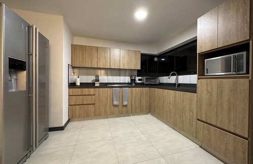 Itagui House | Lujosa Villa en poblado con piscina privada!