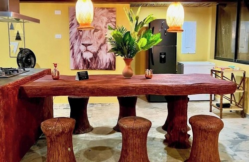 Melgar Villa | Lujosa Villa Tipo Bali, Miniplaya y Cine Privado