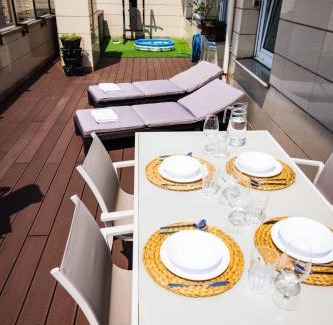 Distrito Oeste Apartment | Lujoso ático entre 2 playas con garaje, terraza, vistas y wifi