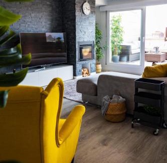 Distrito Oeste Apartment | Lujoso ático entre 2 playas con garaje, terraza, vistas y wifi