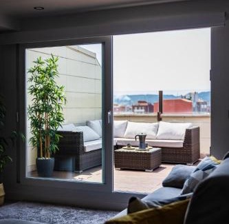 Distrito Oeste Apartment | Lujoso ático entre 2 playas con garaje, terraza, vistas y wifi