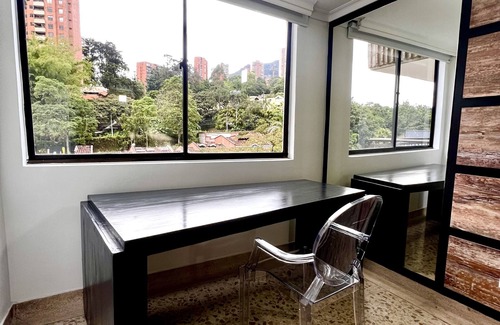 Los Naranjos Apartment | Lujoso, Amplio Apto en el Barrio más Seguro y Lindo de Medellín