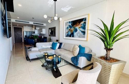Zona Dorada Apartment | Lujoso depa frente al mar