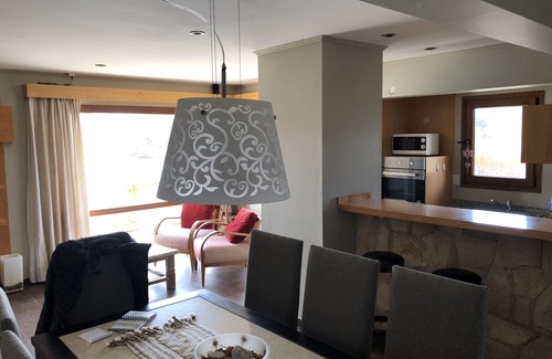 Dina Huapi Apartment | Lujoso Departamento con Costa del Lago Nahuel Huapi con Seguridad Privada -5 PAX