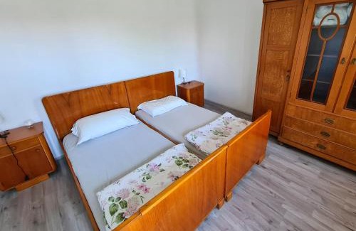 Miren-Kostanjevica House | Luketovi