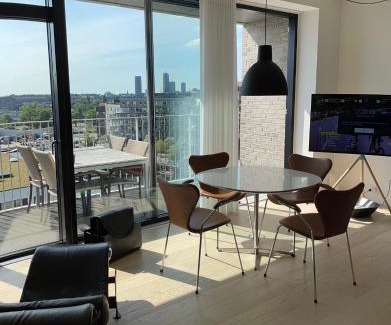 Copenhagen SV Apartment | Luksuslejlighed på 7 sal med elevator, vestvendt altan og udsigt over havn og by