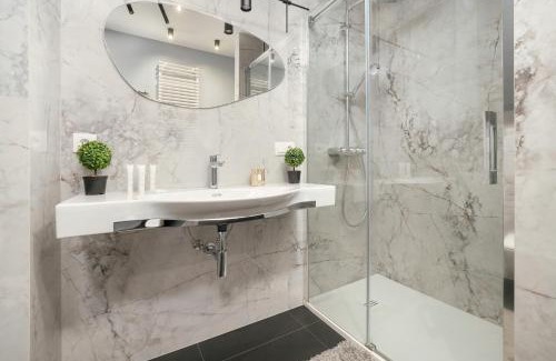 Lodz Apartment | Luksusowe Studio w Łodzi z Biurkiem, Balkonem i Klimatyzatorem by Renters Prestige