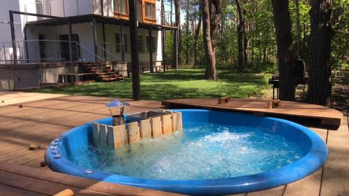 Otwock Apartment | Luksusowy Apartament pod Lasem, Otwock -Shared garden, sauna, wood hot tub! Hot tub seasonal!