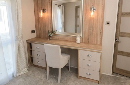 Eastfield Cabin | LULA LODGE, family friendly, with a garden in Eastfield