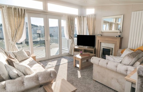 Eastfield Cabin | LULA LODGE, family friendly, with a garden in Eastfield