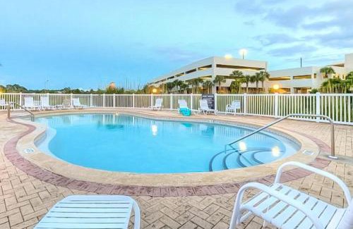 El Centro Beach House | Lullwater Beach Condos 417