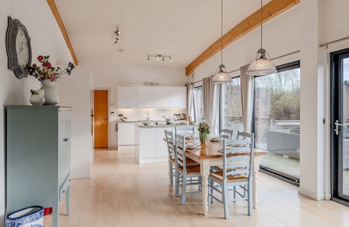 Richmond Cottage | Lulu - a lodge that sleeps 6 guests in 3 bedrooms