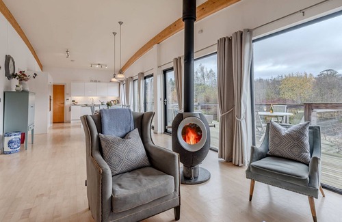 Richmond Cottage | Lulu - a lodge that sleeps 6 guests in 3 bedrooms