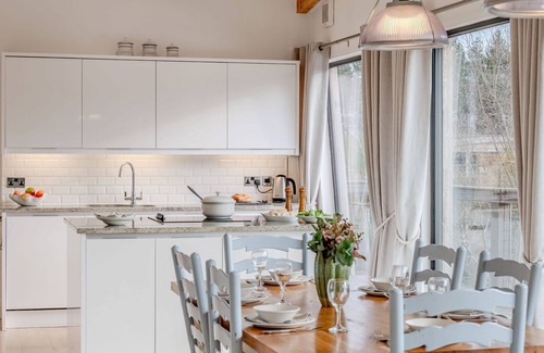 Richmond Cottage | Lulu - a lodge that sleeps 6 guests in 3 bedrooms