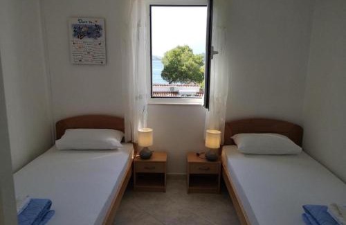 Lumbarda Apartment | Lumbarda Resort Apartments - Superior Two bedroom Apartment with Mountain View E1