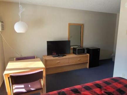 Hayward Hotel | Lumberjack Inn