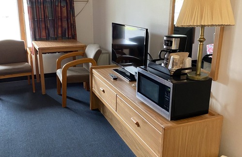 Hayward Hotel | Lumberjack Inn