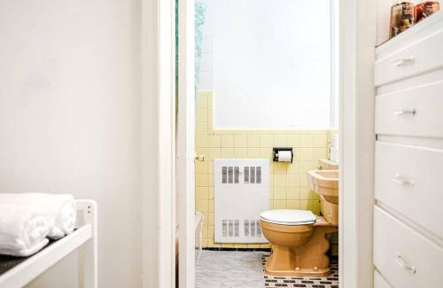Milton Park Apartment | Lumière et Propreté à McGill parking gratuit