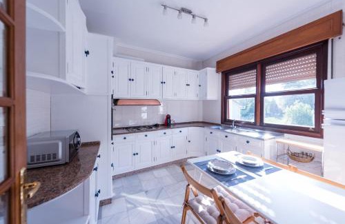 Cuntis Apartment | Luminoso apartamento reformado en villa termal