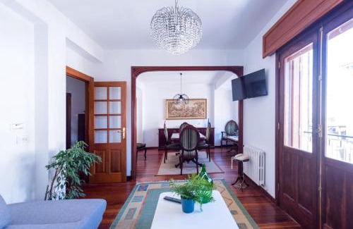 Cuntis Apartment | Luminoso apartamento reformado en villa termal