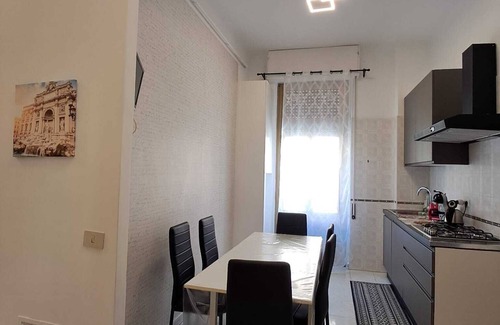 Pigneto Apartment | Luminoso Appartamento a 2km dal Centro di Roma. Ideale per Piccoli Gruppi