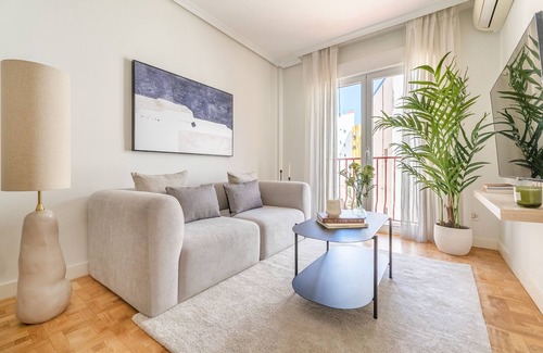 Imperial Apartment | Luminoso y Confortable en el Centro de Madrid