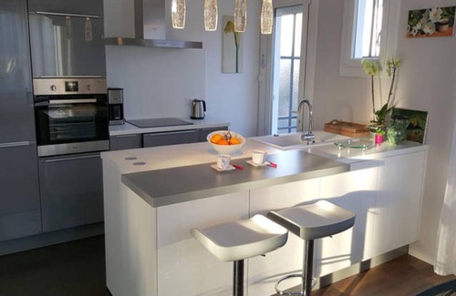 Les Coves Apartment | LUMINOUS APARTMENT WITH PRIVATE GARDEN (near shops, transport, park .)