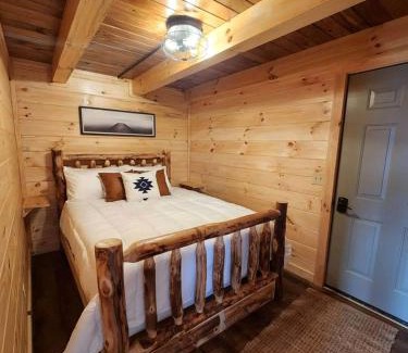 Scio House | Luminous Cabin with Hot-Tub, BBQ and Deck in Ohio