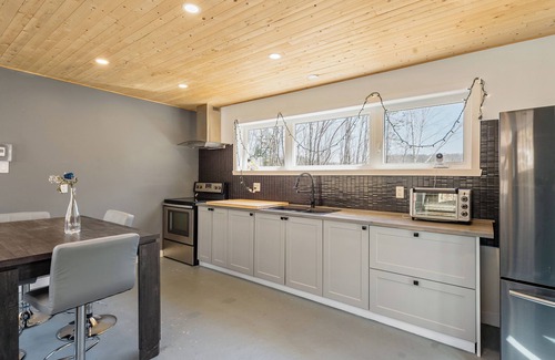Grenville-sur-la-Rouge Ski Chalet | Luminous Chalet