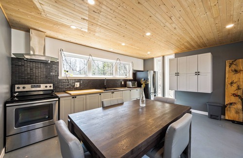 Grenville-sur-la-Rouge Ski Chalet | Luminous Chalet