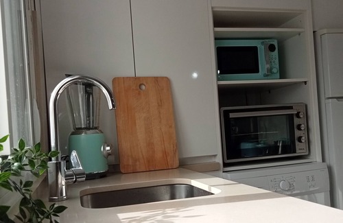 Doctor Barraquer-Grupo Renfe-Policlinico Apartment | Luminous, clean and handy apartment 2BDR 1BTH Kitchen