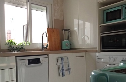Doctor Barraquer-Grupo Renfe-Policlinico Apartment | Luminous, clean and handy apartment 2BDR 1BTH Kitchen