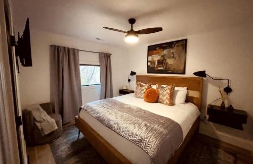 Gatlinburg - Pigeon Forge House | Luminous Cottage with Lofted Interior in Sevierville, Tennessee